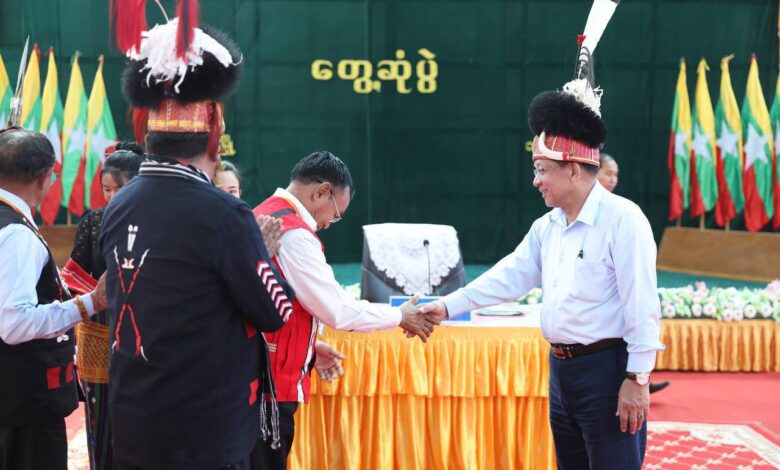 Min Aung Hlaing Naga du ten