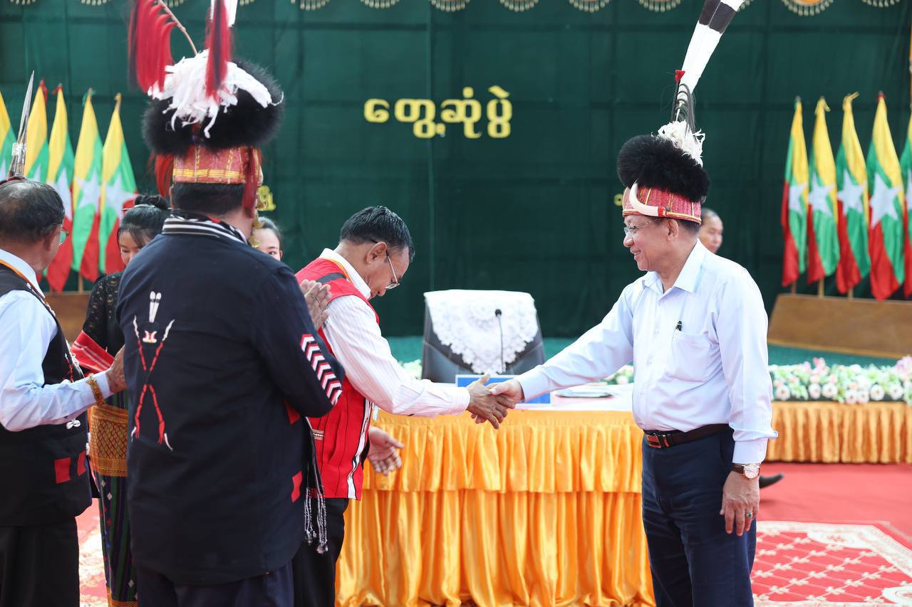 Min Aung Hlaing Naga du ten